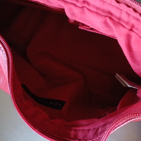 Apostrophe Vibrant Red Shoulder Bag - Picture 8 of 9